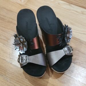 MOHOP Stylish Women's Sandals with Floral Accent